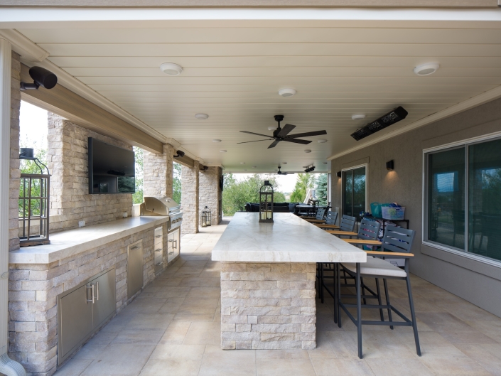 outdoor kitchen and bar in centennial, co