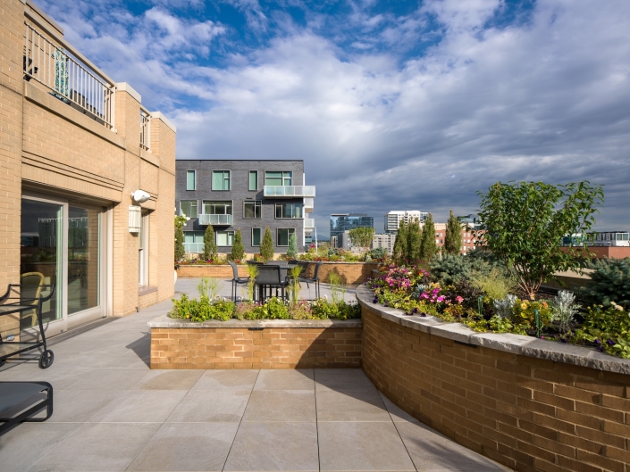 porcelain paver roof deck planters in lodo denver
